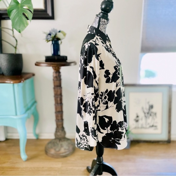 Zara Floral Print Button Down Silk Shirt in Ecru / Black Size M - Picture 6 of 16